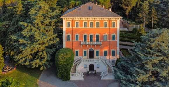 Predappio : visite d'une villa historique avec dégustation de vin