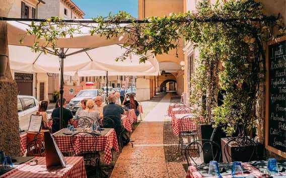 Verona: Visita gastronómica con cata de vino Amarone