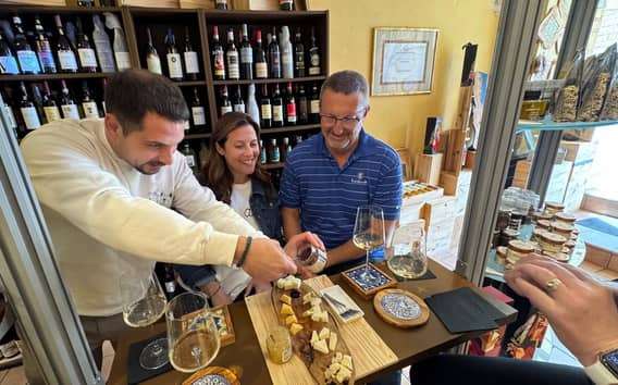 Weinverkostung in Assisi mit Sommeliers, Öl und Käse