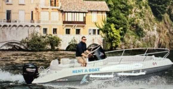 Lago di Como: 1h di noleggio barca senza patente e guida autonoma