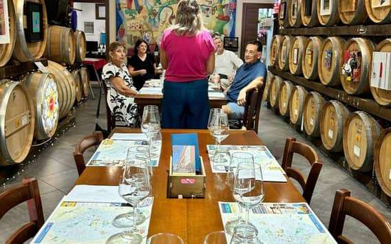 Bodega del Negroamaro cerca de Lecce, con ermita y cata