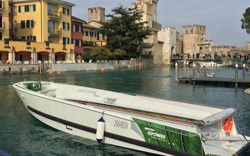 Sirmione Boat Tour Around the Peninsula, 25 Minutes