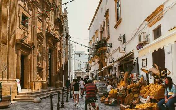Desde Ostuni: Alberobello y Locorotondo con Aperitivo de Apulia