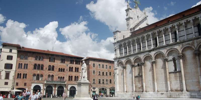Piazza San Michele (o delle Catene)