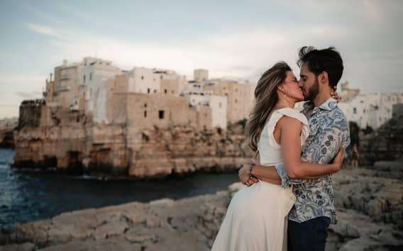 Séance photo dans les Pouilles : style cinéma, Polignano, Ostuni
