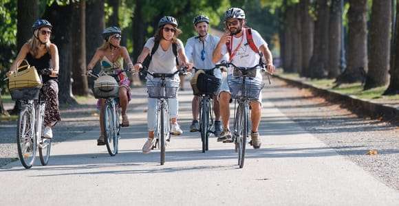 Lucques : 3 heures d'aventure gastronomique Bikes & Bites comme un local