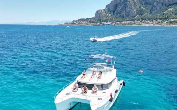 Palermo: Excursão diária de catamarã com almoço e snorkeling incluídos