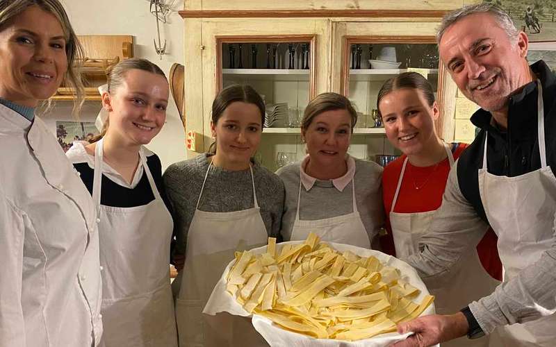 Friss tésztakészítő főzőkurzus Cortona közelében, dombtetői villában