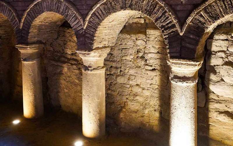 Santarcangelo di Romagna-i túra: régi városrész és barlangok
