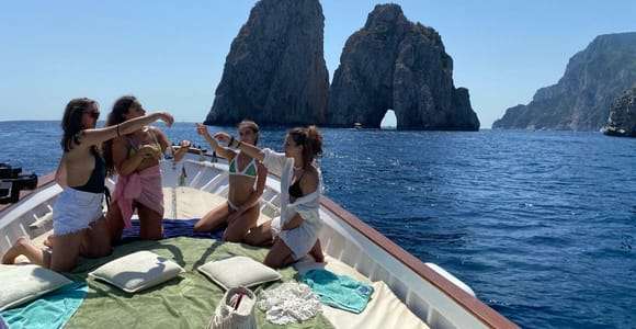 Capri: Eiland en grotten Boottocht met hapjes en drankjes
