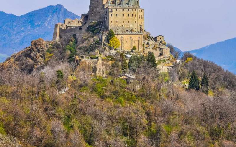 Torinóból: Félnapos középkori túra a Sacra di San Michele apátságba