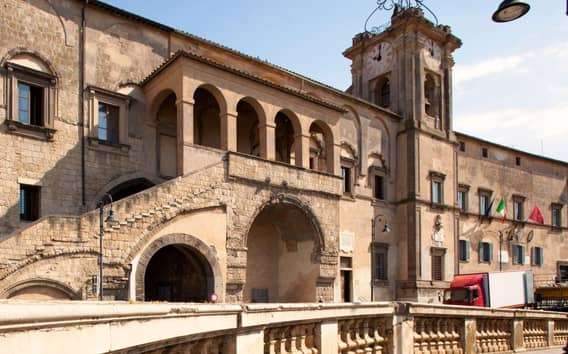 Da Civitavecchia: visita di Tarquinia e del sito Unesco con pranzo