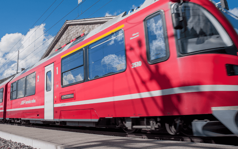 Bernina vörös vonat Bergamóból St. Moritzba, egynapos út